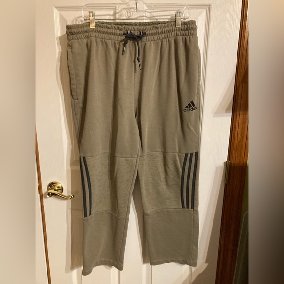 Men’s Adidas size X-Large, greenish khaki drawstring, sweatpants with pocket - Picture 3 of 8